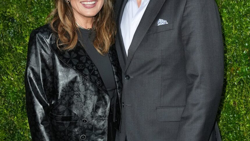 Mariska Hargitay împărtășește reacția soțului ei, Peter Hermann, la experiența sa de agresiune sexuală. 1 mariska hargitay reveals how husband peter hermann reacted to her sexual assault 685c75ed44aa5