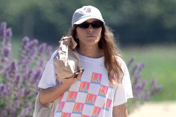 mary kate olsen makes very casual outfit choice for rare dressed down look in the hamptons 6862d95b30b41
