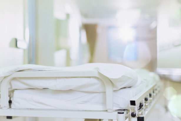 medicii care pleaca mai devreme de la spital pentru a lucra la privat risca sa ramana fara loc de munca 685fc8626507a