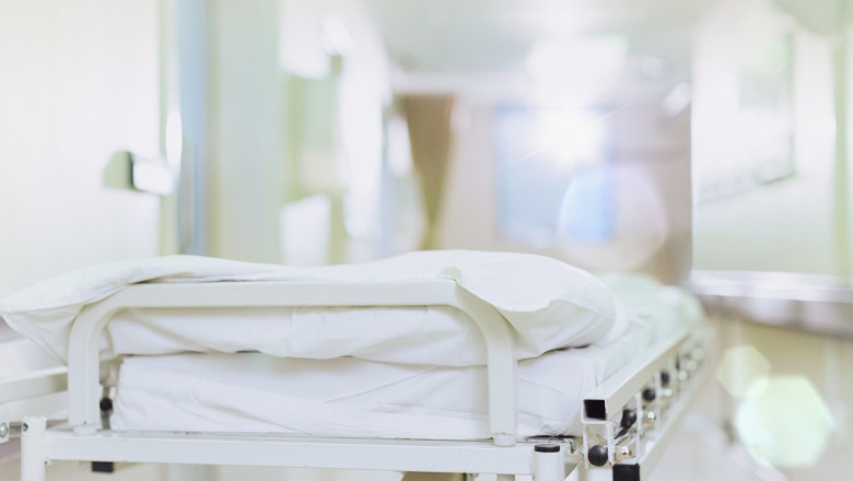 Doctorii care părăsesc spitalul pentru a profita de oportunitățile din sectorul privat se expun pericolului de a-și pierde locul de muncă. 1 medicii care pleaca mai devreme de la spital pentru a lucra la privat risca sa ramana fara loc de munca 685fc8626507a