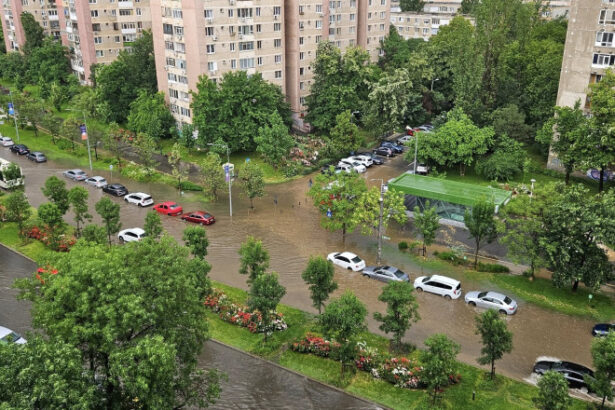 mesaj ro alert in bucuresti cod portocaliu avertizare nowcasting de vijelie traficul aerian a fost perturbat de furtuna 6846de6281360