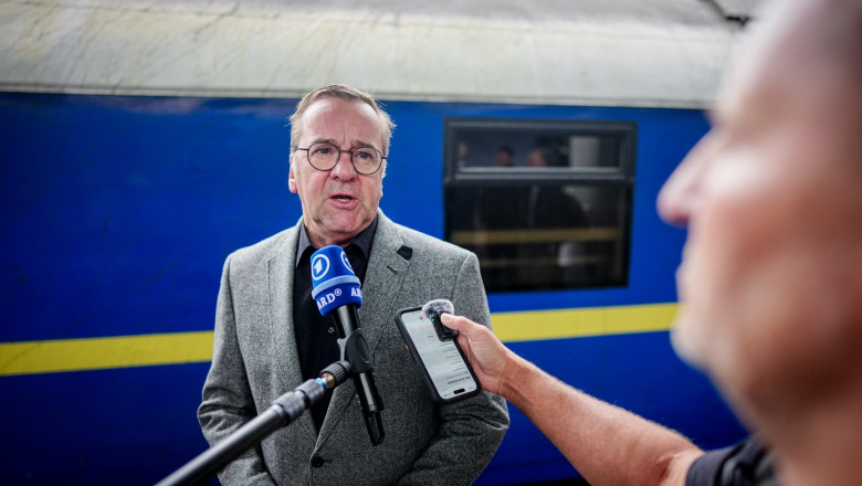 Vizita surprinzătoare a ministrului german al apărării la Kiev, în contextul amenințărilor Rusiei la adresa Berlinului din cauza rachetelor Taurus 1 ministrul german al apararii a mers la kiev dupa ce moscova a amenintat berlinul cu razboiul din cauza rachetelor taurus 684a993cd1235