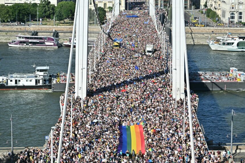 Rezumatul de luni: Cum Pride-ul de la Budapesta s-a transformat într-o impresionantă manifestație de opoziție față de Orbán. 1 monday briefing how budapest pride became a huge show of anti orban defiance 68627614bdaf6