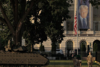 motivul suprinzator din cauza caruia parada militara a lui donald trump ar putea fi anulata multimea ar fi pusa in pericol 684b0f9741061