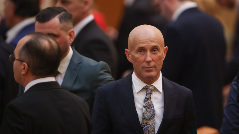 Mugur Mihăescu (AUR) a încasat fonduri pentru chirie în București, deși deține o locuință în Ilfov: Nu eram conștient de detaliile acelei diurne și de scopul ei. 1 mugur mihaescu aur a primit bani pentru chirie in bucuresti desi are casa in ilfov nu stiam ce contine acea diurna si pentru ce e 68628976e0e4b