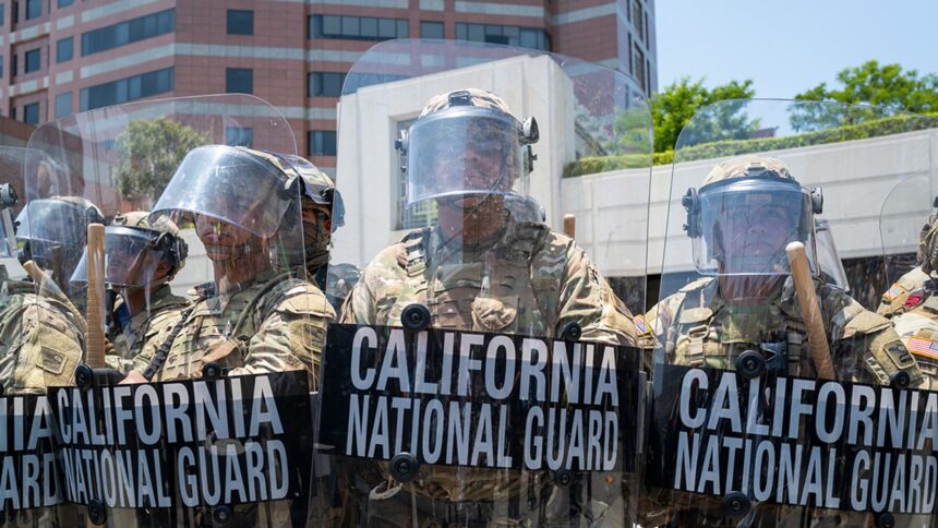 Garda Națională din L.A. Primește Aprobată Folosirea Forței pentru Autoapărare și Reținerea Persoanelor 1 national guard in l a authorized to use force in self defense detain individuals 6847321823226