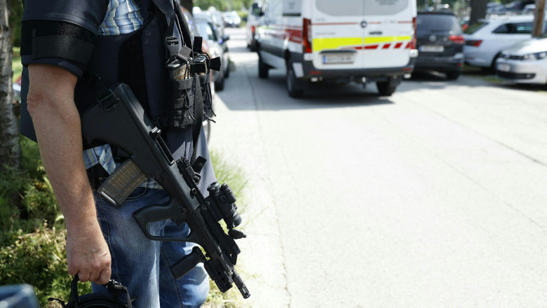 news alert doi romani se afla printre persoanele ranite in atacul de la scoala din austria 68492a6c171f1