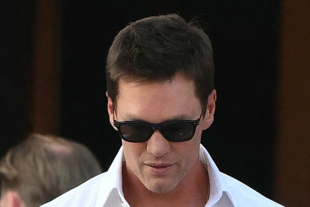 nice heels tom brady nfl star swaps sneakers for fancy velvet slippers trimmed with plush bow at bezos wedding party 685e46224b267