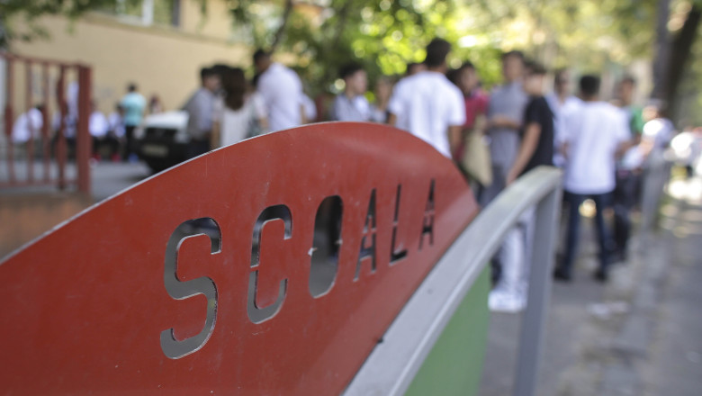 Nicuşor Dan, cu privire la reducerea burselor: „E nejustificat să consideri meritocratice recompensele primite de 30% dintre elevi.” 1 nicusor dan despre taierea burselor e anormal sa numesti de merit ceea ce iau 30 dintre elevii din sistem 685e3eb404b80