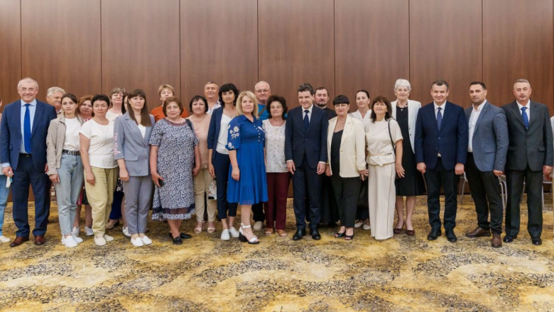 Nicușor Dan a dialogat cu reprezentanții comunității românești din Odesa: „Ne angajăm să deschidem rapid consulatul în acea regiune” 1 nicusor dan s a intalnit cu membrii comunitatii romanesti din zona odesa ne am asumat ca vom deschide repede consulatul de acolo 6849fc66818f4