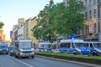 o femeie care a atacat doi oameni cu un cutit in munchen a fost impuscata de politisti 68454311b52a4