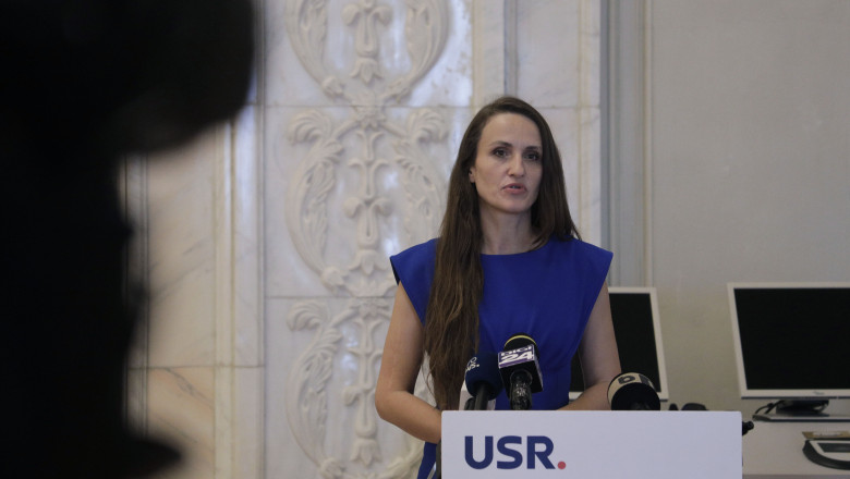 Oana Țoiu își asumă rolul în fruntea Ministerului de Externe. Dialog cu Emil Hurezeanu despre obiectivele esențiale ale diplomației românești. 1 oana toiu si a preluat mandatul la ministerul de externe discutii cu emil hurezeanu despre prioritatile diplomatiei romane 685b0cf6999c7