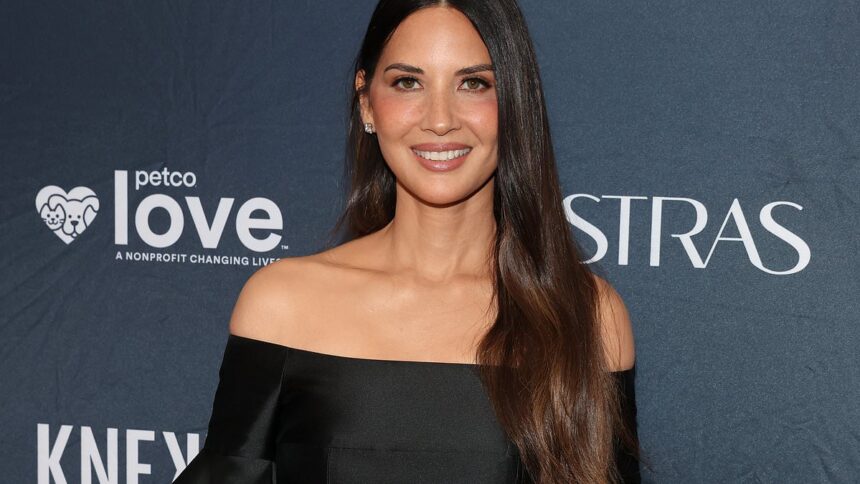 Olivia Munn își exprimă surprinderea cu privire la fostul ei partener, Aaron Rodgers, după ce a fost acuzată de ruptura din familia acestuia. 1 olivia munn makes surprise statement about ex aaron rodgers after she was blamed for his familys estrangement 6862e507537cb