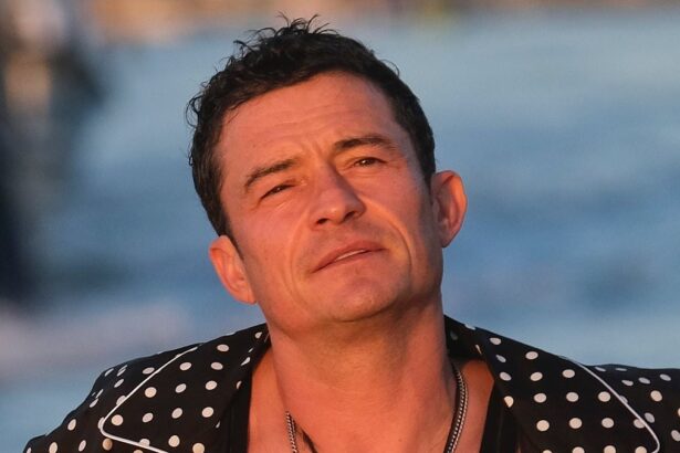 orlando bloom embraces bachelor vibes in pajamas at bezos wedding after that hangout with sydney sweeney 6860a91b1591f