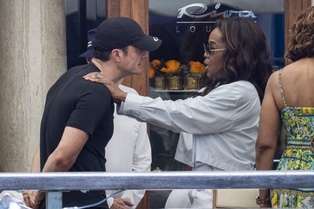 orlando bloom treated to one of oprah winfreys legendary pep talks at bezos wedding amid katy perry split 685ebe1f5fed9