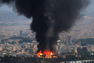 paranoia iranului fata de mossad creste pe fondul temerilor ca spioni israelieni poarta masti palarii si ochelari de soare 685121f79414f