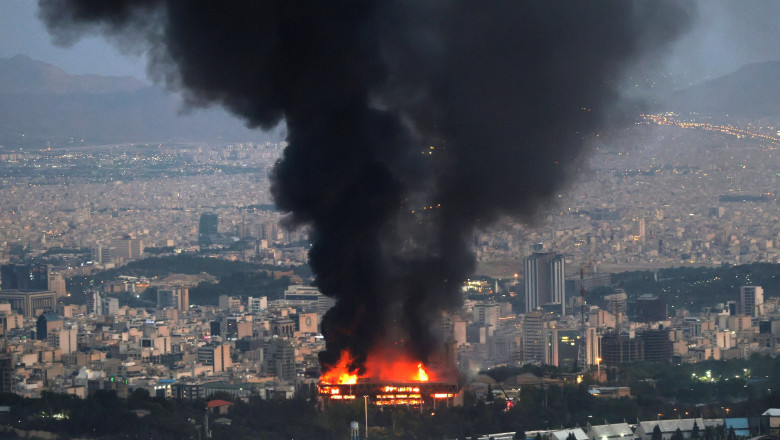 Teama Iranului de Mossad se intensifică, în contextul îngrijorărilor privind spionii israelieni care se camuflează cu „măști, pălării și ochelari de soare” 1 paranoia iranului fata de mossad creste pe fondul temerilor ca spioni israelieni poarta masti palarii si ochelari de soare 685121f79414f