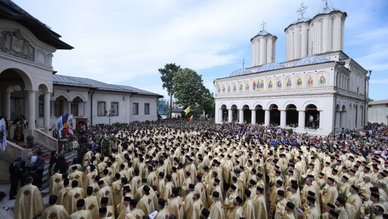 Patriarhia Română, în urma tragediilor celor două gravide omorâte de parteneri: „Evenimente ce subminează profund coeziunea familiei” 1 patriarhia romana dupa cazurile celor doua femei insarcinate ucise de parteneri fenomene care afecteaza grav unitatea familiei 685194fa416b9