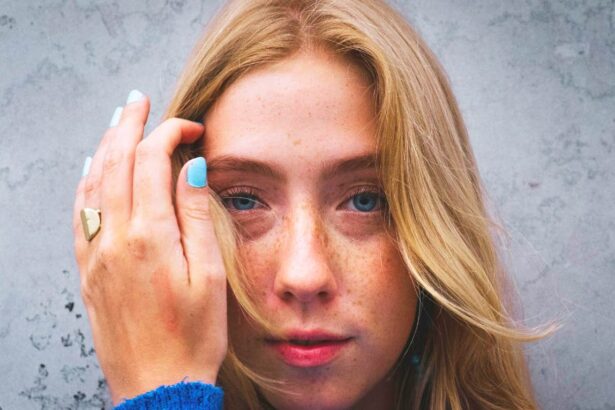 people who never felt truly loved as kids usually display these 5 behaviors later in life according to experts 685b0c52e4eef