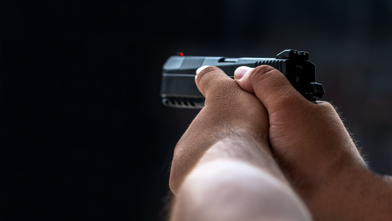 Persoanele acuzate în cazuri penale nu mai au dreptul să achiziționeze sau să dețină arme, conform noii legi adoptate de Nicușor Dan 1 persoanele inculpate in dosare penale nu mai pot cumpara sau detine arme lege promulgata de nicusor dan 6842ff04aa0d9