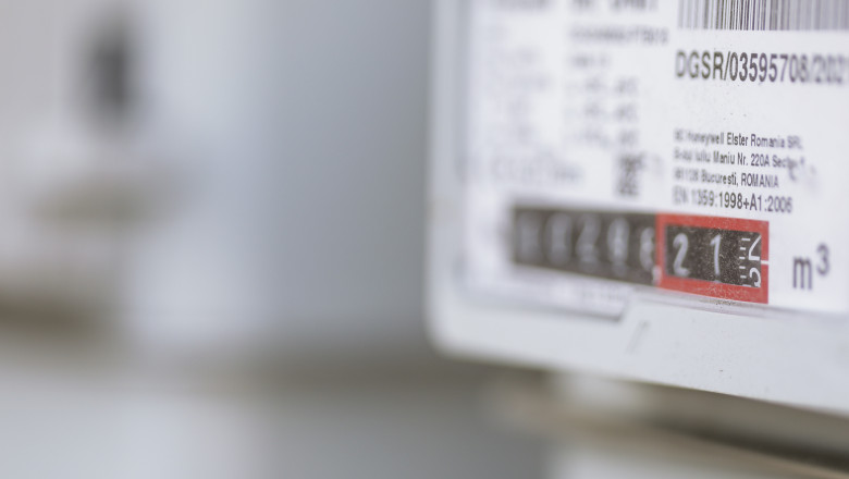 Mai mult de 4 milioane de români vor beneficia în fiecare lună de tichete de 50 de lei pentru a-și acoperi facturile de electricitate. 1 peste 4 milioane de romani vor primi lunar vouchere de 50 lei pentru plata facturilor la curent 685ec03747f16