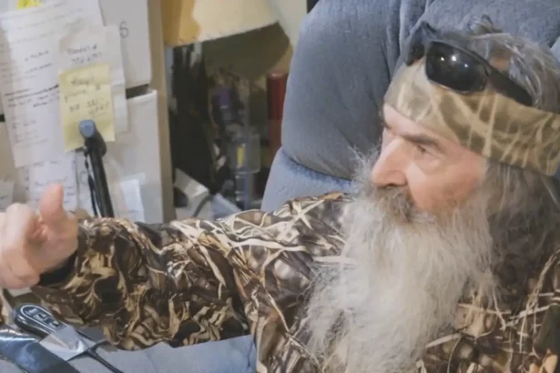 phil robertson honored on duck dynasty the revival days after death 683c9cd8266f6