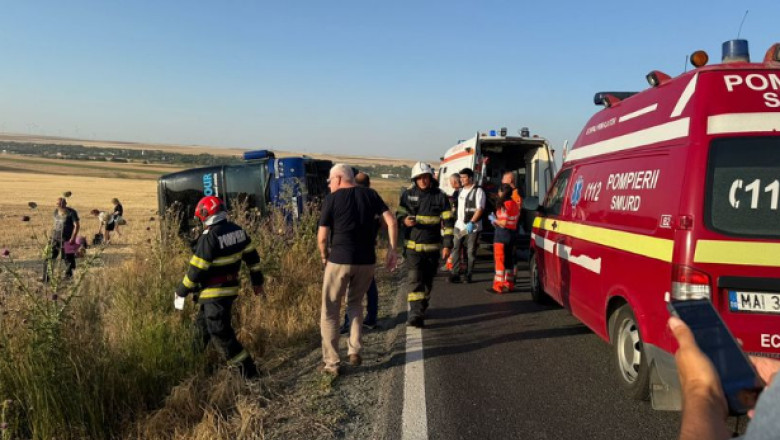 Alerta Roșie în Constanța: Autocar răsturnat în urma unui accident cu un autoturism. 1 plan rosu de interventie in constanta activat dupa ce un autocar s a rasturnat in accident a fost implicat si un autoturism 685c28df35aa6