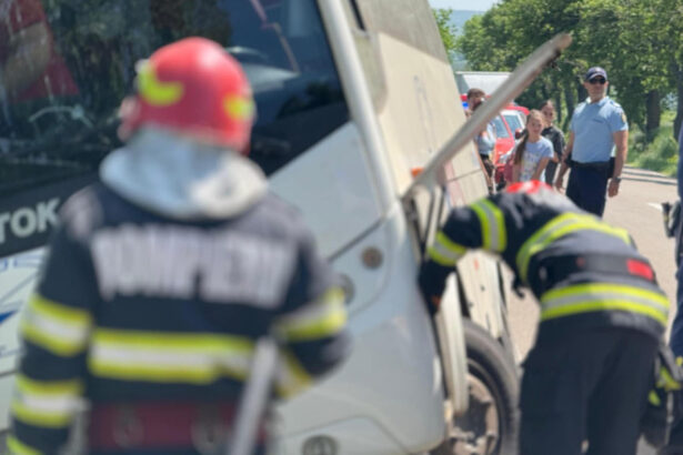 planul rosu de interventie a fost activat in botosani dupa ce un autocar s a rasturnat pe dn 29 68403561ad6d3