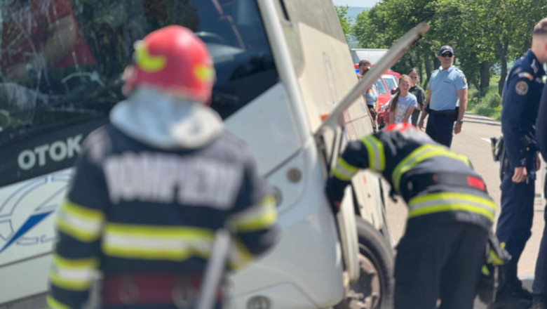Planul Roșu de Urgență a fost pus în aplicare în Botoșani, după ce un autocar s-a răsturnat pe DN 29 1 planul rosu de interventie a fost activat in botosani dupa ce un autocar s a rasturnat pe dn 29 68403561ad6d3