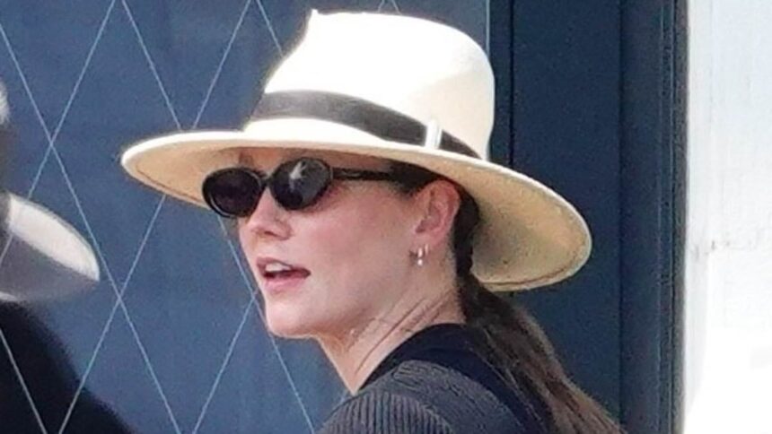 Karlie Kloss, însărcinată, strălucește la nunta de 20 de milioane de dolari dintre Jeff Bezos și Lauren Sánchez, inspirată de celebrii ei socri. 1 pregnant karlie kloss hits venice for jeff bezos and lauren sanchezs 20m wedding after her famous in laws 685d83c9a67e9