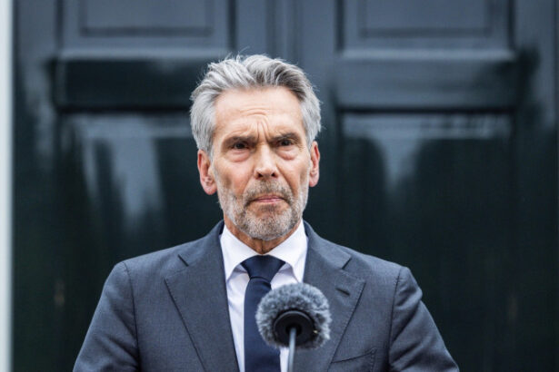 premierul olandez dick schoof si a anuntat demisia la cateva ore dupa ce geert wilders a parasit coalitia de guvernare 683f1bcfc0c5e