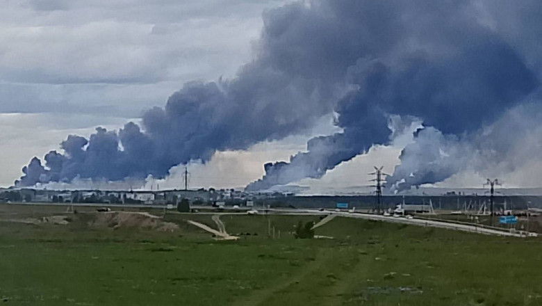 primele imagini din satelit cu bombardierele rusesti din baza nucleara de la belaia distruse de dronele ucrainene 683d9590cedea