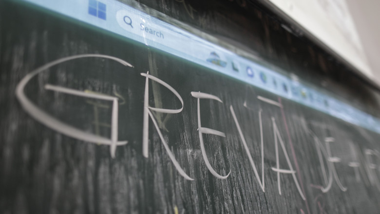 Cadrele didactice își exprimă nemulțumirea prin proteste: patru zile de manifestații în fața Guvernului și a Parlamentului. 1 profesorii anunta proteste fata de masurile guvernului 4 zile de manifestatii in fata guvernului si parlamentului 68611a75d2e0e