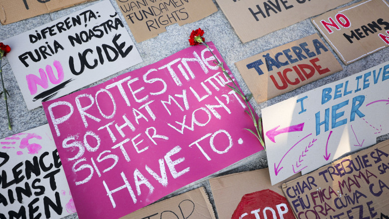 Mobilizare în Piața Victoriei după al 26-lea caz de femicid din 2025: „Indiferența și tăcerea devin complici ai crimei” 1 protest in piata victoriei dupa al 26 lea caz de femicid in 2025 tacerea si ignoranta sunt complice la crima 6852bc4a66722