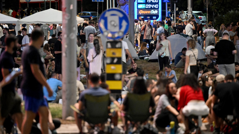Provocări în Serbia: Protestatarii au ridicat baricade în inima Belgradului. 1 proteste in serbia manifestantii au ridicat baricade in belgrad 686219d1cddf6