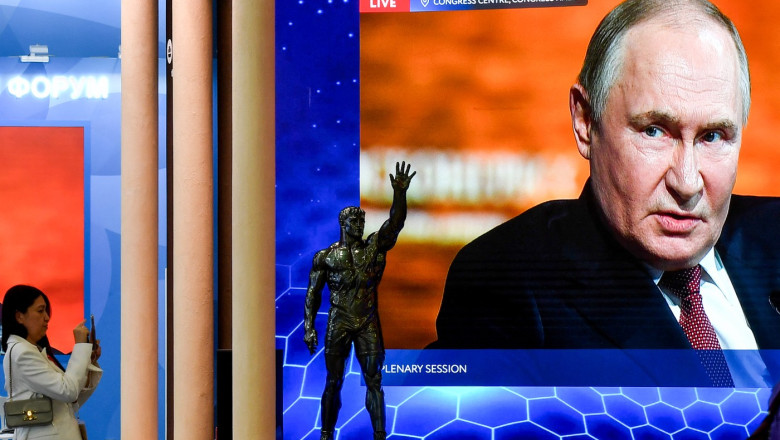 Putin trage un semnal de alarmă privind pericolul unui război la scară mondială. Despre Ucraina: „Teritoriul pe care pășește un soldat rus ne aparține” 1 putin avertizeaza asupra riscului unui conflict global despre ucraina pamantul pe care calca un soldat rus este al nostru 6855ad864f658