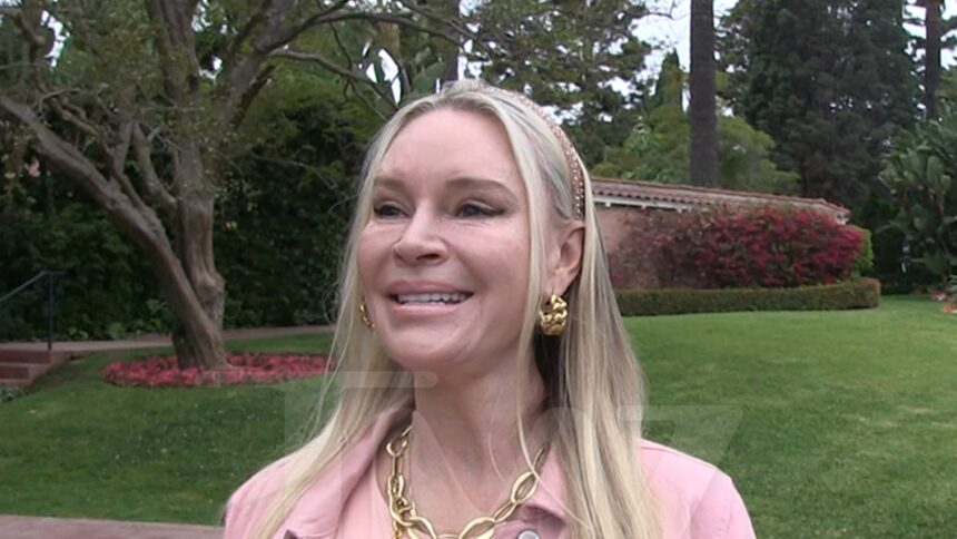 Jackie Siegel, regina de la Versailles, își arată sprijinul pentru Kristin Chenoweth în fața atacurilor asupra imnului național. 1 queen of versailles jackie siegel backs kristin chenoweth over national anthem slander 685b24de2b219