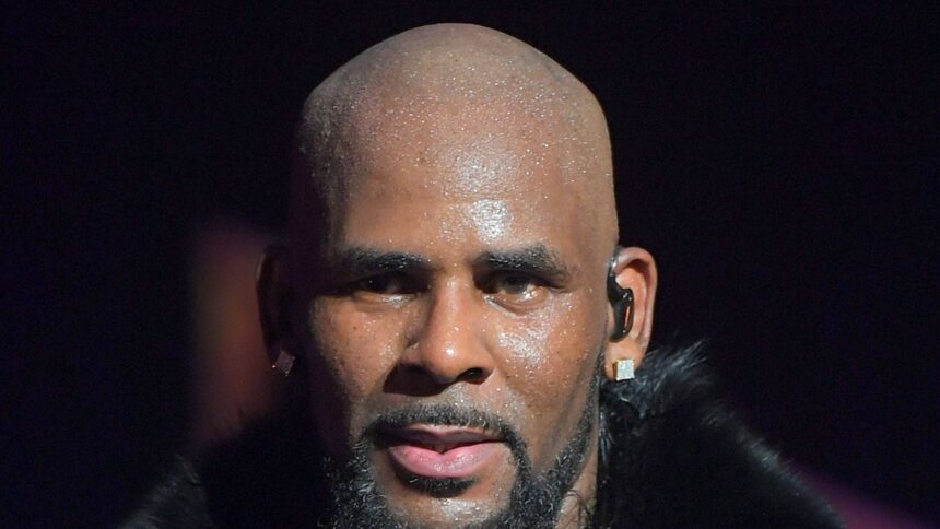 R. Kelly suferă o supradoză și este transportat de urgență la spital în contextul unui presupus complot împotriva vieții sale 1 r kelly overdoses rushed to hospital in alleged plot to kill him 68516c0ebc3c0