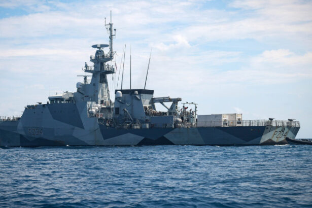 reactia chinei dupa ce o nava britanica a traversat stramtoarea taiwan vom contracara cu fermitate orice amenintare 6854fdc532529