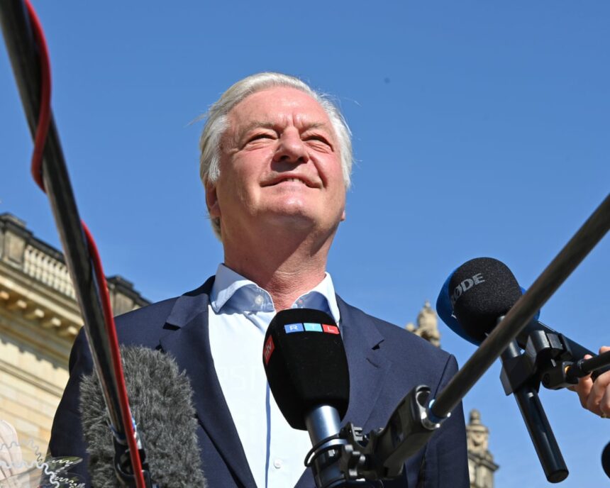 Revista germană de extremă dreapta obține victoria în instanță împotriva interdicției. 1 rightwing extremist german magazine wins court battle against ban 685ac81148653