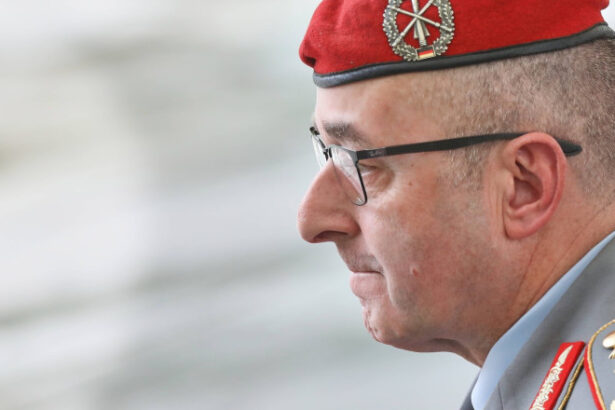 rusia ar putea ataca nato in urmatorii 4 ani avertizeaza seful armatei germane rusia produce anual sute de tancuri 683db661b24dc