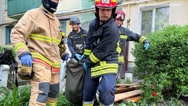 Rusia țintește cu intenție echipele de salvare ucrainene care acționează după atacurile aeriene. „Nu este doar o întâmplare” 1 rusia vaneaza in mod deliberat echipele de salvare ucrainene care intervin in urma loviturilor aeriene aceasta nu este o coincidenta 683fc5bc9740f