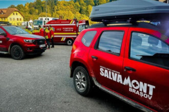 salvamontistii intervin pe un traseu din bucegi ca sa ajute o tanara accidentata la un picior un alt turist e blocat in fagaras 6856dafa3b7c8