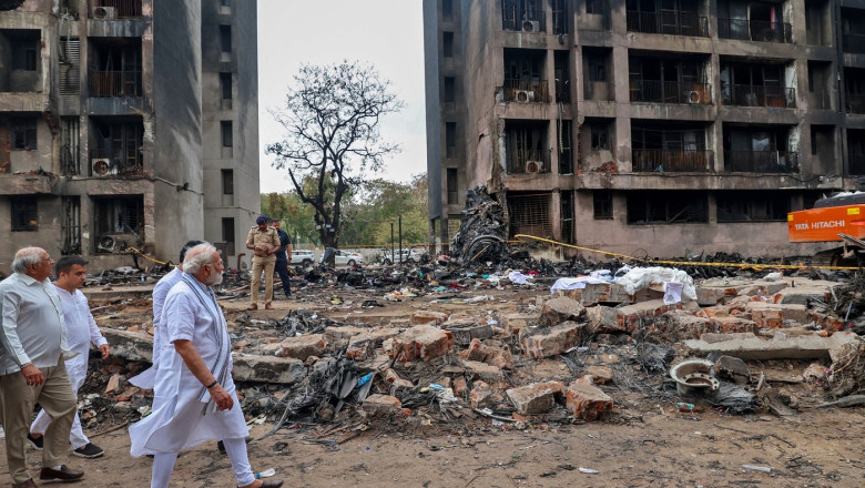 salvatorii cauta supravietuitori si resturi ale avionului air india in ahmedabad modi scena dezastrului este sfasietoare 684bd9252fce9