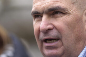 sapte consilieri de stat si trei consilieri onorifici pleaca din guvern bolojan a semnat deciziile 685bfbc69d3d4