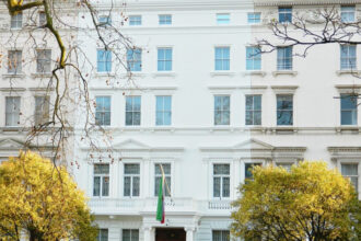 sapte iranieni acuzati de agresiuni grave la londra dupa un incident la ambasada iranului 6857db607f8d4