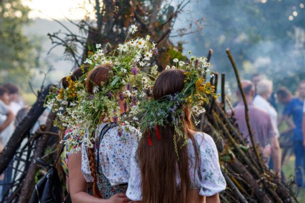 sarbatoarea de sanziene 2025 de ce se pune busuioc sub perna in noaptea de 23 spre 24 iunie ce plante medicinale se culeg 6858dc4e03397