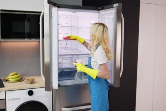 scapa de mirosul din frigider cu doua ingrediente nu ai nevoie de solutii scumpe cu chimicale 6850166f2eff1