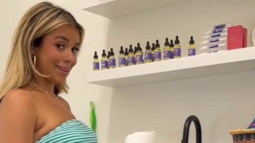 Jen Affleck, soția din „Viețile Secrete ale Soțiilor Mormone”, intră în travaliu cu al treilea copil în timp ce se răsfață la salonul de unghii. 1 secret lives of mormon wives jen affleck goes into labor with 3rd child while getting her nails done 685ee335d31a5