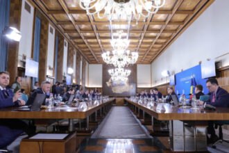 sedinta extraordinara de guvern pentru acordarea de ajutoare destinate zonelor distruse de inundatii 683c5968ea291